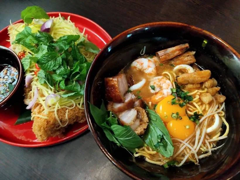 Mì Tomyum và gỏi xoài – quán Thái MamaThai Quận 1