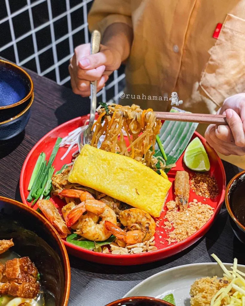 Pad Thái tôm trứng cuộn – quán Thái MamaThai Quận 1